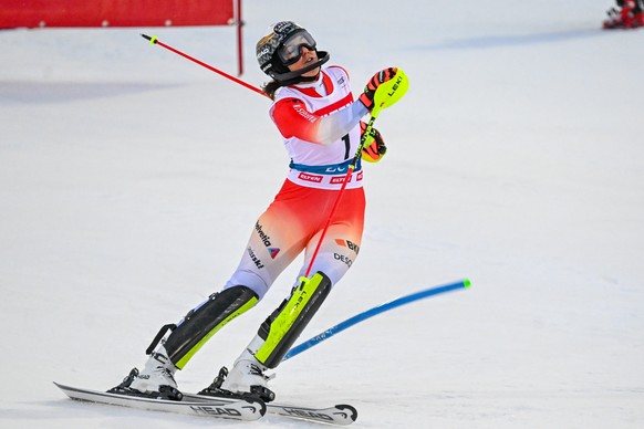 epa10969839 Wendy Holdener of Switzerland in action during the second round of the Women?s Slalom race at the FIS Ski World Cup in Levi, Finland, 11 November 2023 EPA/KIMMO BRANDT