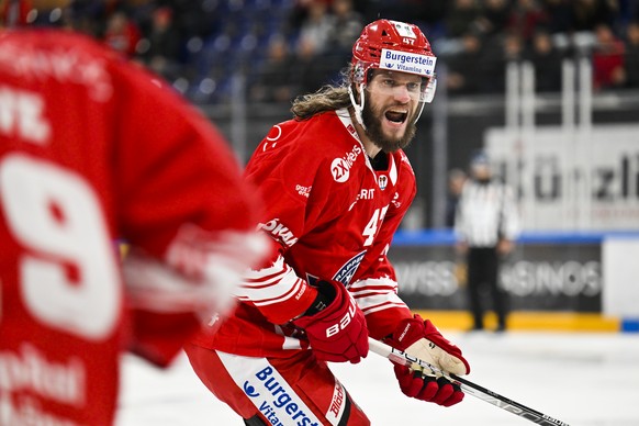 SC Rapperswil-Jona Lakers Jordan Michal im Eishockeyspiel der National League zwischen den Rapperswil-Jona Lakers und dem Lausanne HC, am Freitag, 9. Dezember 2022, in der St. Galler Kantonalbank Aren ...