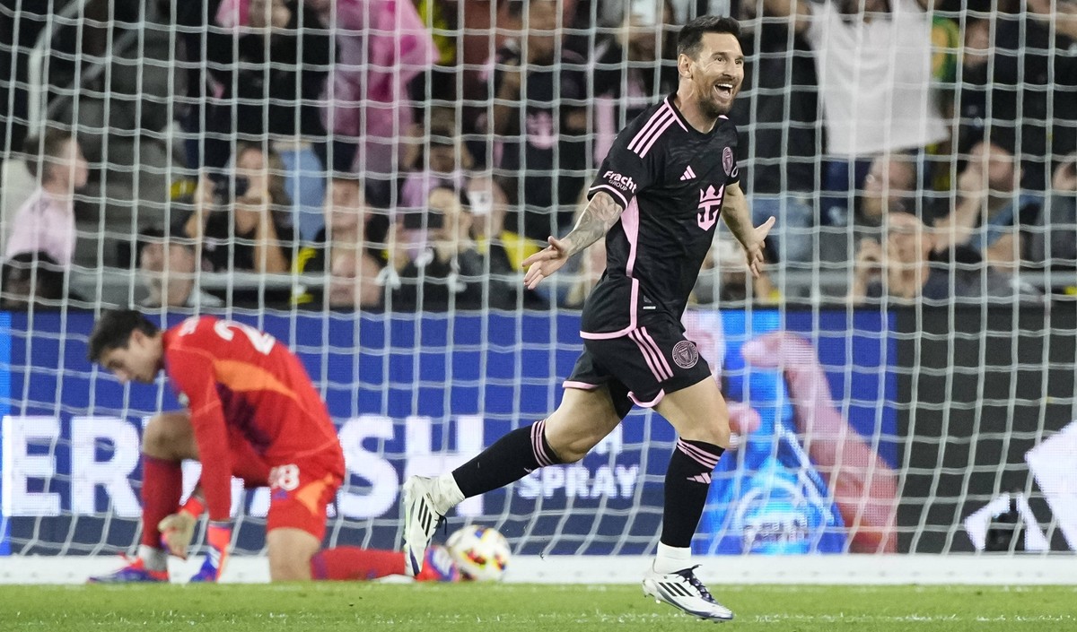 Soccer: Inter Miami CF at Columbus Crew Oct 2, 2024 Columbus, OH, USA Inter Miami CF forward Lionel Messi 10 celebrates his second of two goals during the first half of the MLS, Fussball Herren, USA s ...
