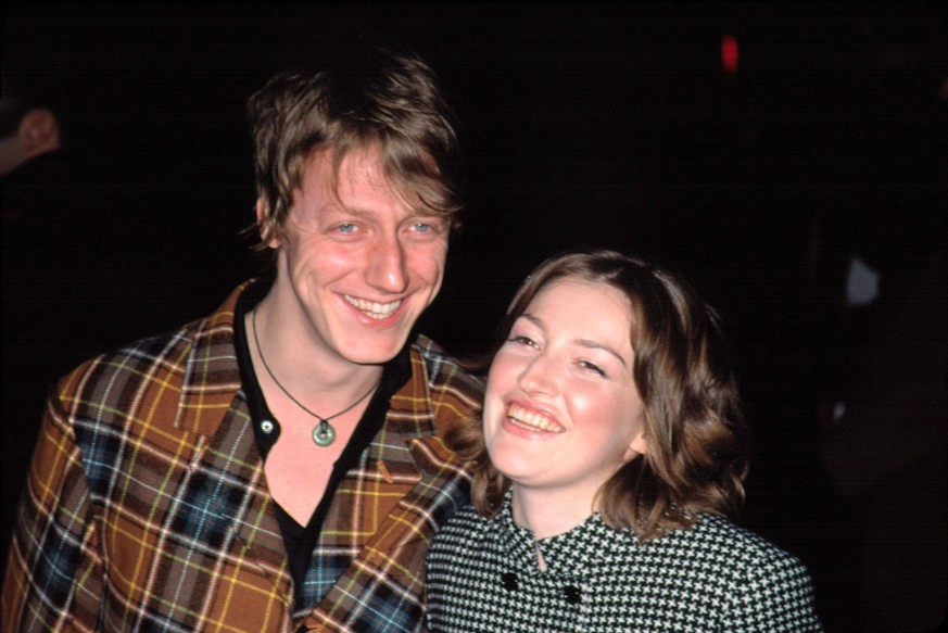 Kelly MacDonald and Dougie Payne (of Travis) at the GOSFORD PARK premiere, NYC, 12/03/2001,