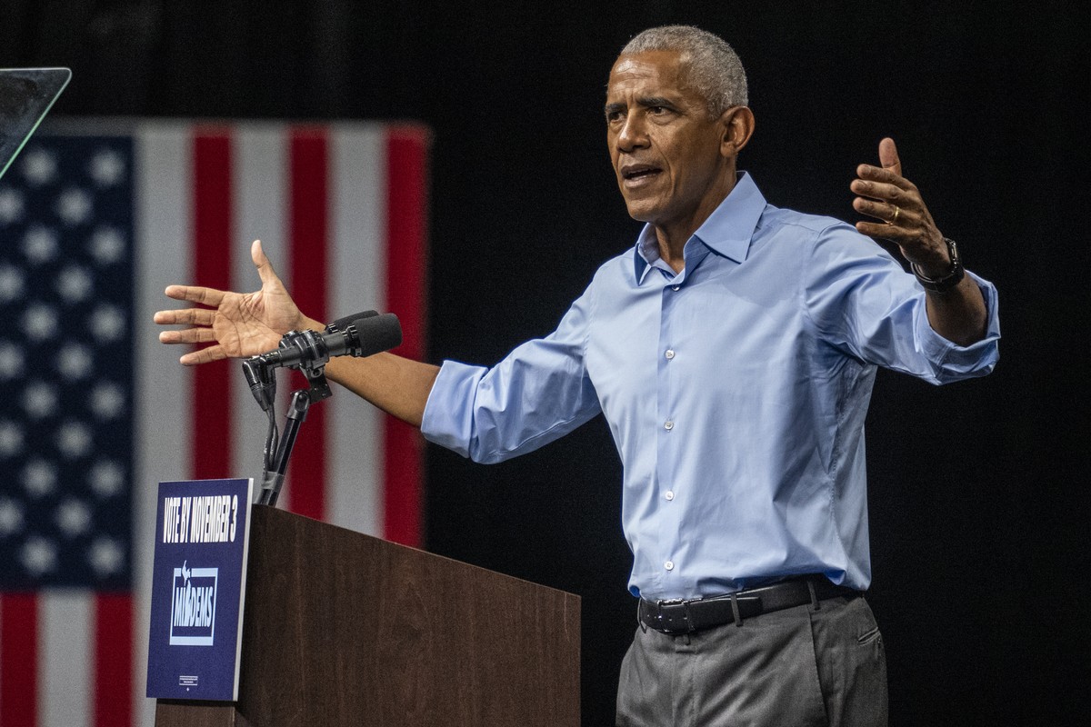 epa13329698 Former US President Barack Obama speaks during a midterm campaign rally in Detroit, Michigan, USA, 24 October 2026. Abdul El-Sayed, the Democratic nominee for Michigan's open U.S. Sen ...