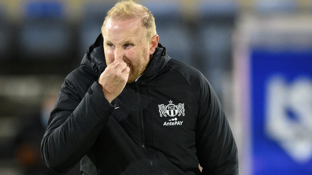 L'entraineur zuerichois Ludovic Magnin montre sa deception a la fin de la rencontre de football de Super League FC Lausanne-Sport et le FC Zuerich ce samedi 3 octobre 2020 au stade olympique de l ...