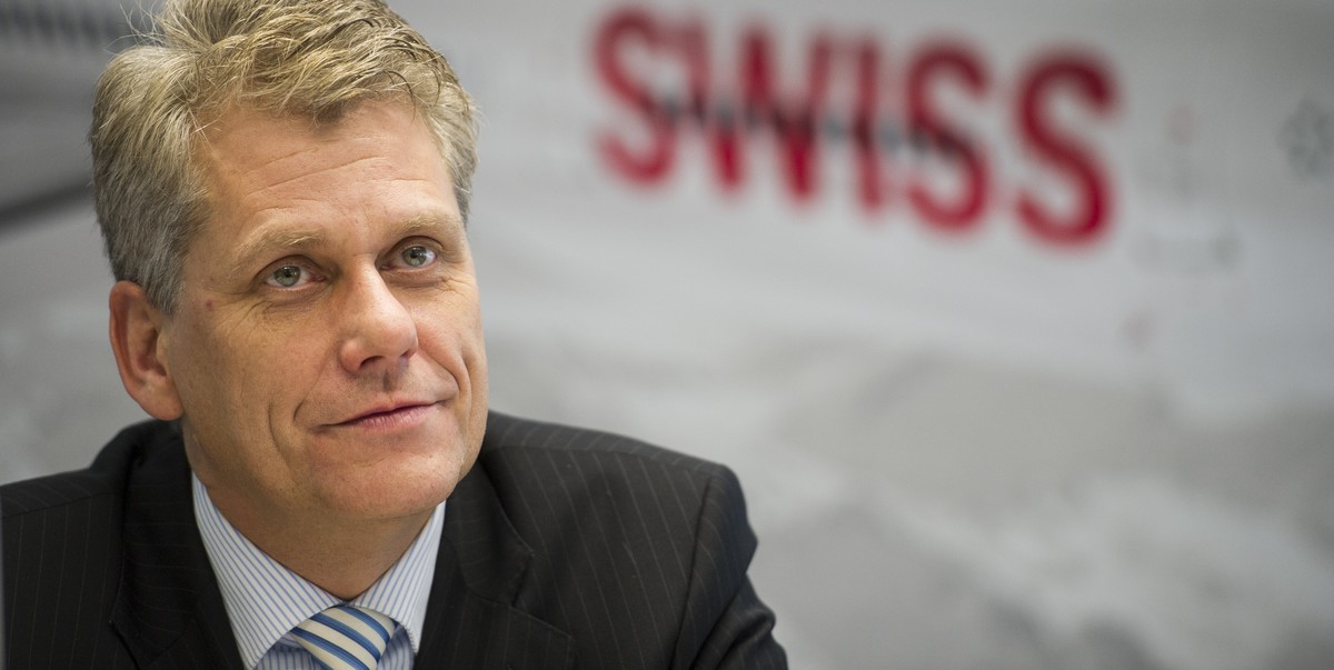 Harry Hohmeister, CEO SWISS, anlaesslich einer Medienkonferenz der Beschwerde gegen die umstrittenen Flughafengebueren, am Montag, 16. Dezember 2013 in Kloten. (KEYSTONE/Ennio Leanza)