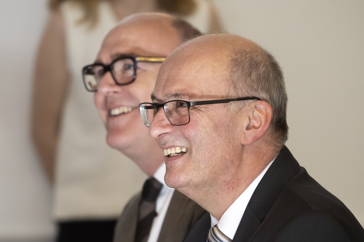KEYPIX - Die beiden Bundesratskandidaten Markus Ritter, Nationalrat Mitte-SG, vorne, und Martin Pfister, Regierungsrat Kanton Zug, links, beim Hearing der Bundesratskandidaten bei der Jungen Mitte, am ...