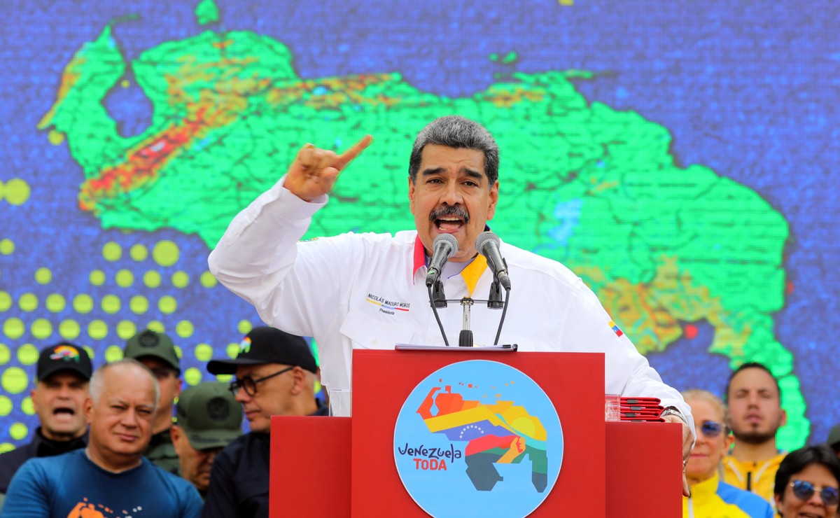 epa11018013 A handout photo made available by the Prensa Miraflores showing Venezuelan President Nicolas Maduro at a government event in Caracas, Venezuela, 08 December 2023. Maduro called on his supp ...