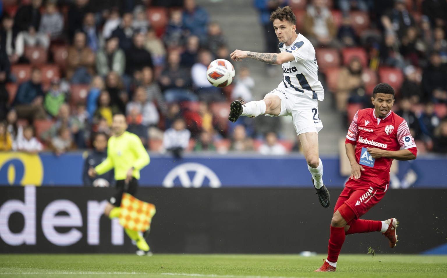 Zuerichs Fabian Rohner tifft zum 2:0 Tor im Fussball Meisterschaftsspiel der Super League zwischen dem FC Zuerich und dem FC Sion im Letzigrund, am Samstag, 23. April 2022 in Zuerich. (KEYSTONE/Ennio  ...