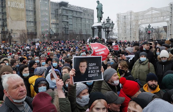 epa08960717 People take part in an unauthorized protest in support of Russian opposition leader and anti-corruption activist Alexei Navalny, in Moscow, Russia, 23 January 2021. Navalny was detained af ...