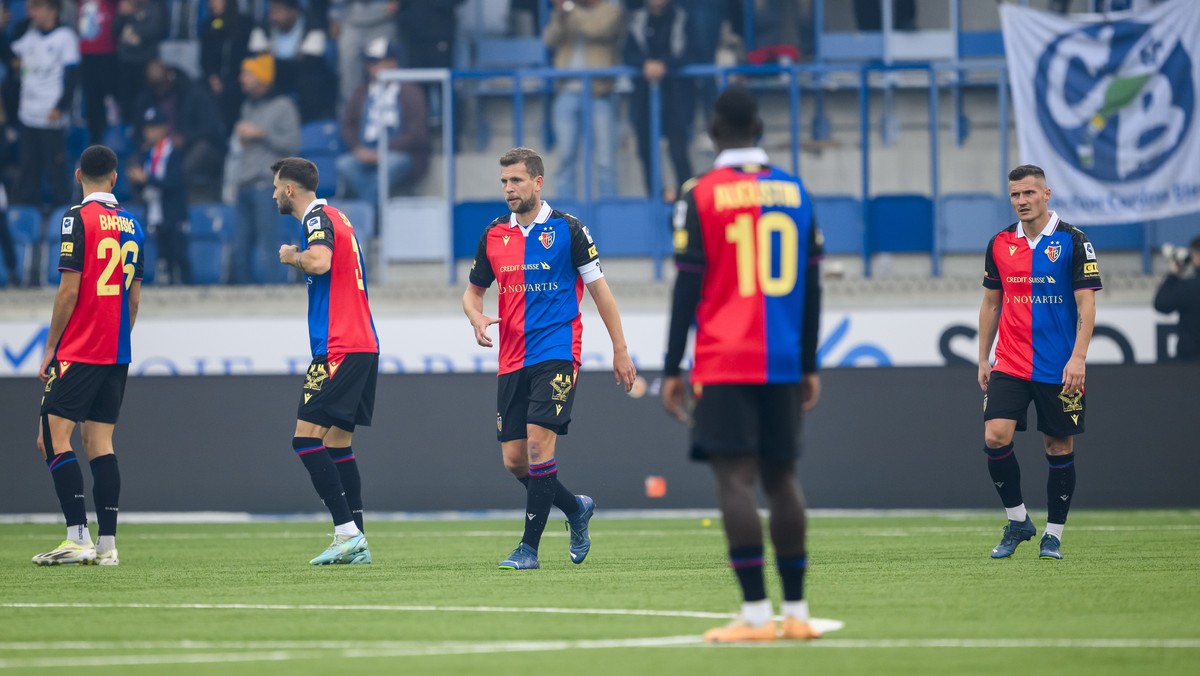 Deception des joueurs balois apres le 3eme but lausannois lors de la rencontre du championnat de football de Super League entre le FC Lausanne-Sport et le FC Basel 1893 le dimanche 29 octobre 2023 au  ...