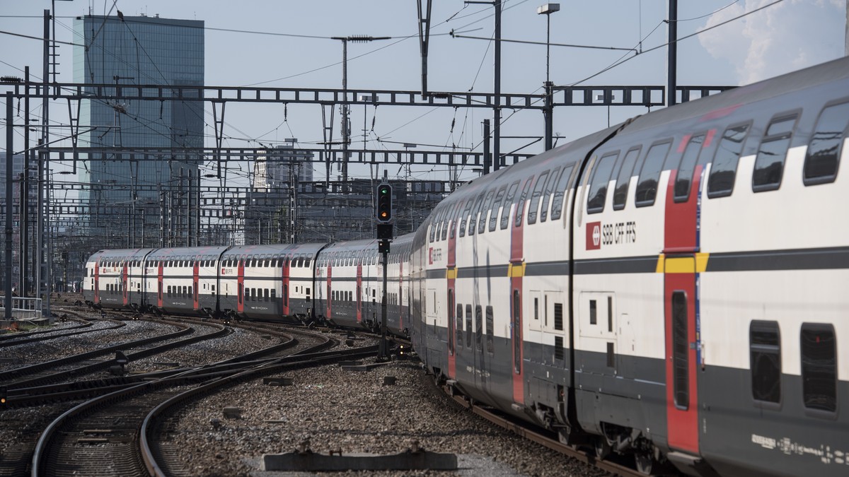 Bahnverkehr-an-Z-rcher-Goldk-ste-unterbrochen