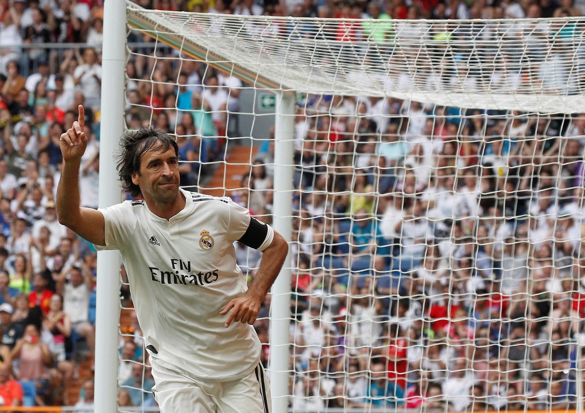 epa07669006 Real Madrid's Raul jubilates after scoring a goal during the Corazon Classic Match between Real Madrid and Chelsea at Santiago Bernabeu stadium in Madrid, Spain, 23 June 2019. EPA/Víc ...
