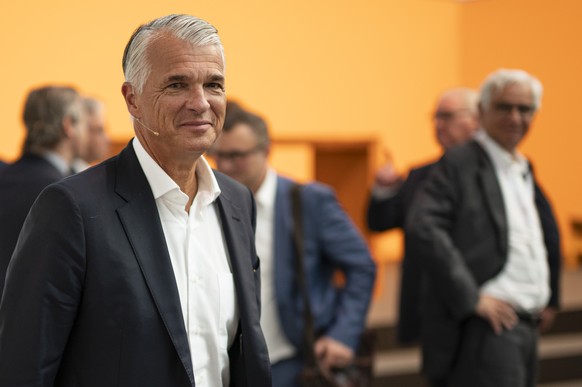 Der CEO der Grossbank UBS, Sergio Ermotti, links, nimmt am &quot;Tag der Wirtschaft 2025&quot; des Wirtschaftsverbandes Economiesuisse teil, am Freitag, 5. September 2025 im Kongresszentrum Trafo in B ...
