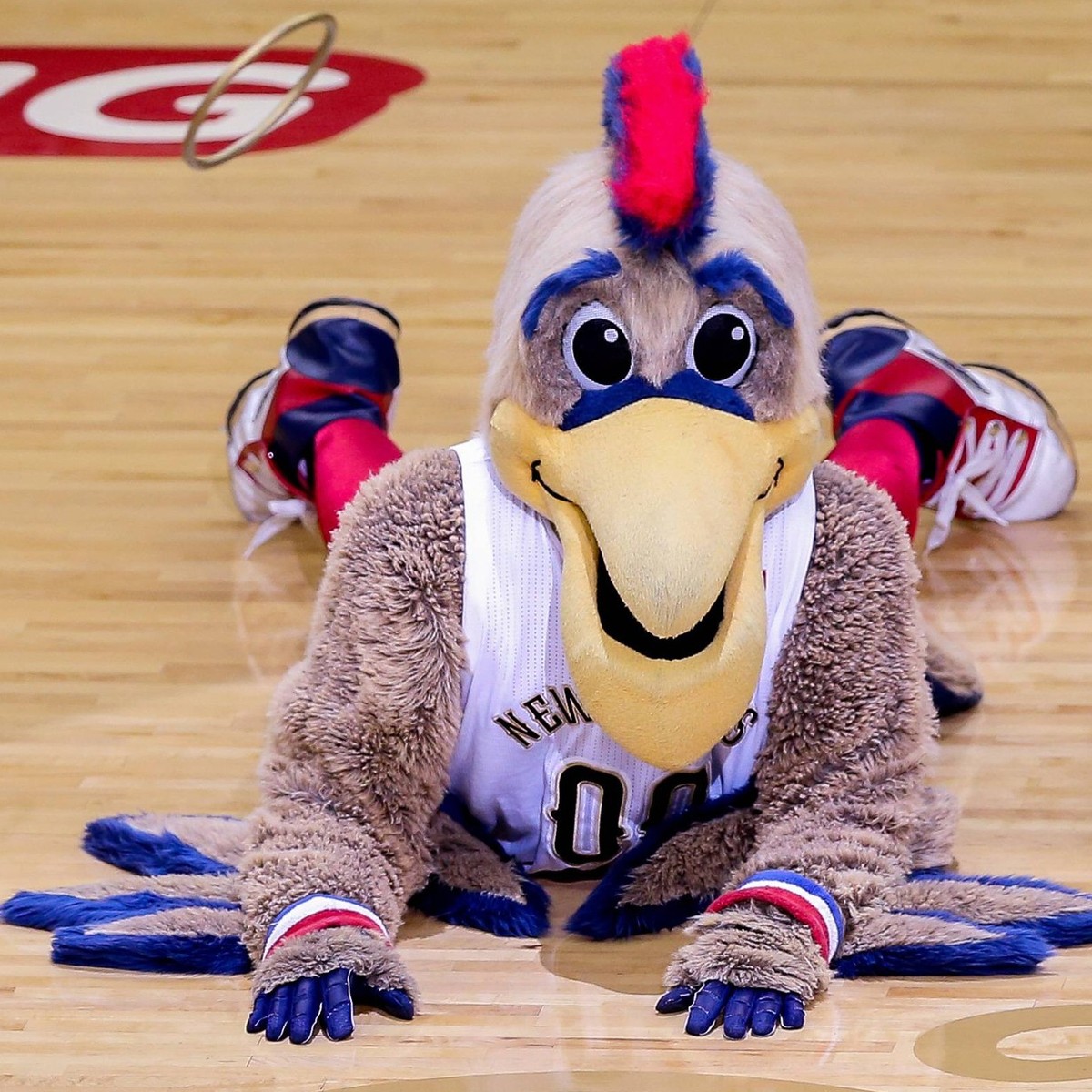 March 05, 2016: New Orleans Pelicans mascot Pierre the Pelican during an NBA Basketball Herren USA basketball game between the Utah Jazz and the New Orleans Pelicans at the Smoothie King Center in New ...