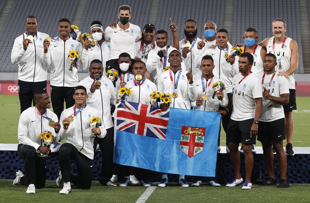 epa09373395 Men's Rugby Sevens Gold medalist Fiji celebrates at the podium at the Tokyo 2020 Olympic Games at the Tokyo Stadium in Chofu, Tokyo, Japan, 28 July 2021. EPA/JEON HEON-KYUN