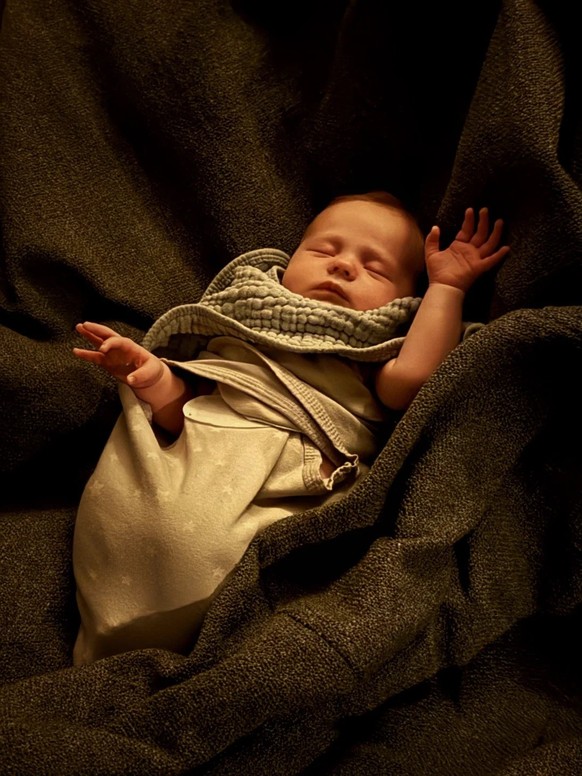 AccidentalRenaissance
Guarding from the dreamworld, against the clamor of the radiator

https://www.reddit.com/media?url=https%3A%2F%2Fpreview.redd.it%2Fguarding-from-the-dreamworld-against-the-clamor ...