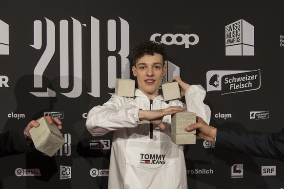 epa06509791 Swiss singer Nemo poses with his awards after the award ceremony of the Swiss Music Awards in Zurich, Switzerland, 09 February 2018. EPA/ENNIO LEANZA