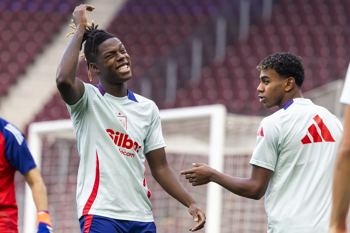 Spain's midfielder Nico Williams, left, and Spain's forward Lamine Yamal, right, gesture during a training session of the national team of Spain one day before the UEFA Nations League group  ...