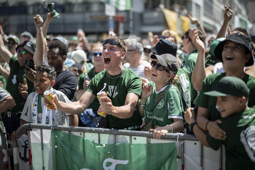 Fans des FC St. Gallen bejubeln das 0-1 durch Tom Gaal beim Public Viewing des Fussball Cupfinal zwischen dem FC Stade Lausanne-Ouchy und dem FC St. Gallen, am Sonntag, 24. Mai 2026, in St. Gallen. (K ...