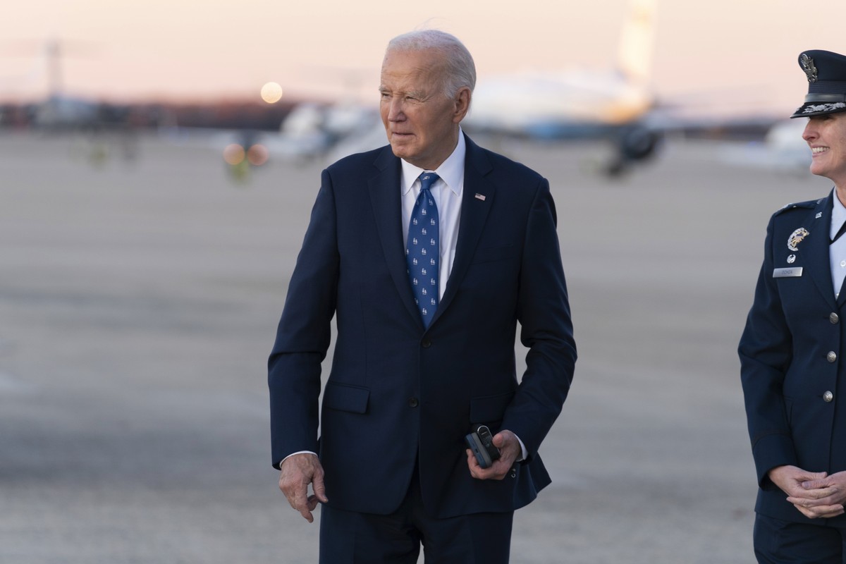 President Joe Biden talks to the media as he board Air Force One at Joint Base Andrews, Md., Tuesday, Nov. 26, 2024 en route to Nantucket, Mass. (AP Photo/Jose Luis Magana)
Biden
