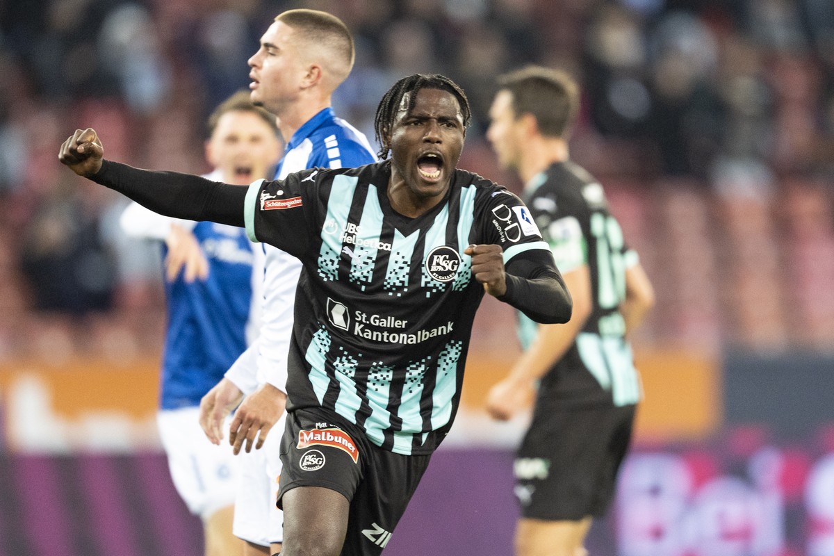 Moustapha Cisse (SG) jubelt nach den ersten Tor fuer St. Gallen im Fussball Meisterschaftsspiel der Swiss Super League zwischen Grasshopper Club Zuerich, GC, und FC St.Gallen 1879, SG, vom Sonntag, 10 ...