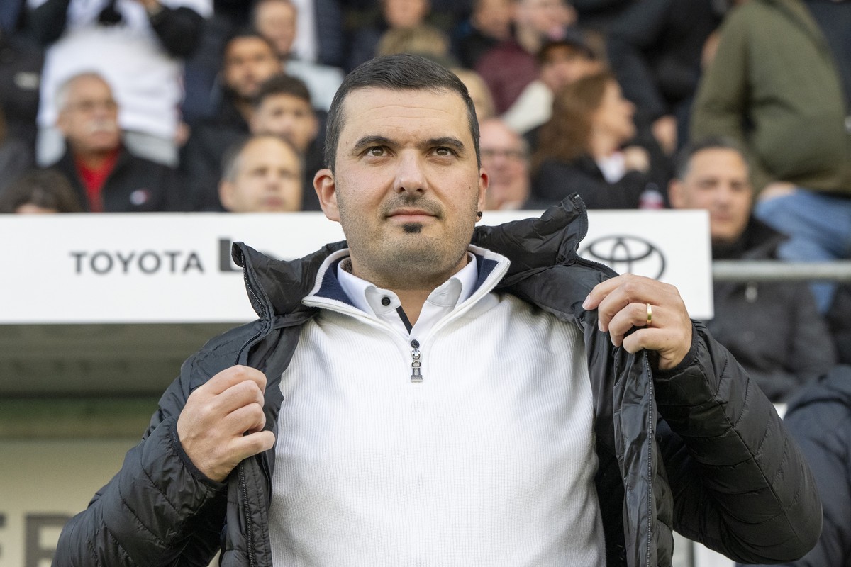 Trainer Brunello Iacopetta von Aarau beim Super League und Challenge League Meisterschaftsspiel zwischen dem FC Aarau und dem FC Yverdon vom Freitag, 15. Mai 2026 in Aarau. (KEYSTONE/Urs Flueeler)