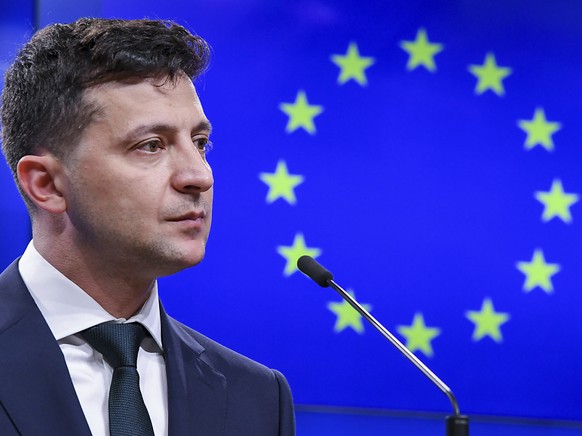 ARCHIV - Wolodymyr Selenskyj, Pr�sident der Ukraine, spricht im Europa-Geb�ude w�hrend einer Pressekonferenz nach einem Treffen mit dem Pr�sidenten des Europ�ischen Rates. Foto: Riccardo Pareggiani/AP ...