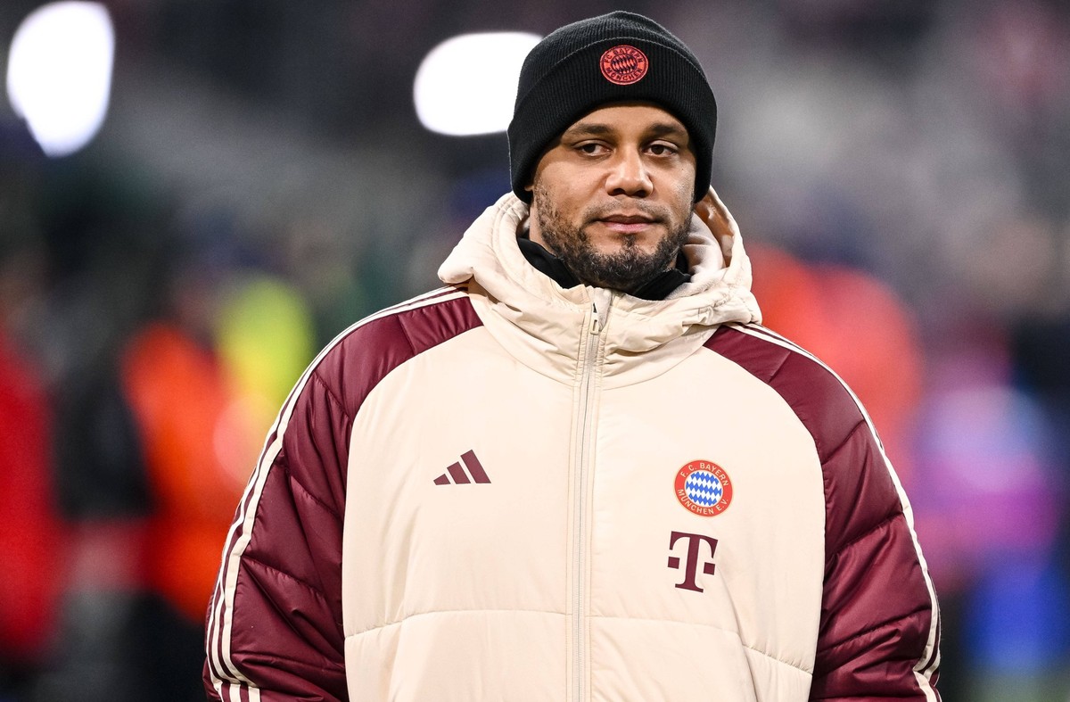 Trainer Vincent Kompany FC Bayern Muenchen Looks on during the UEFA Champions League 2024/25 League Knockout Play-off Second Leg match between FC Bayern M