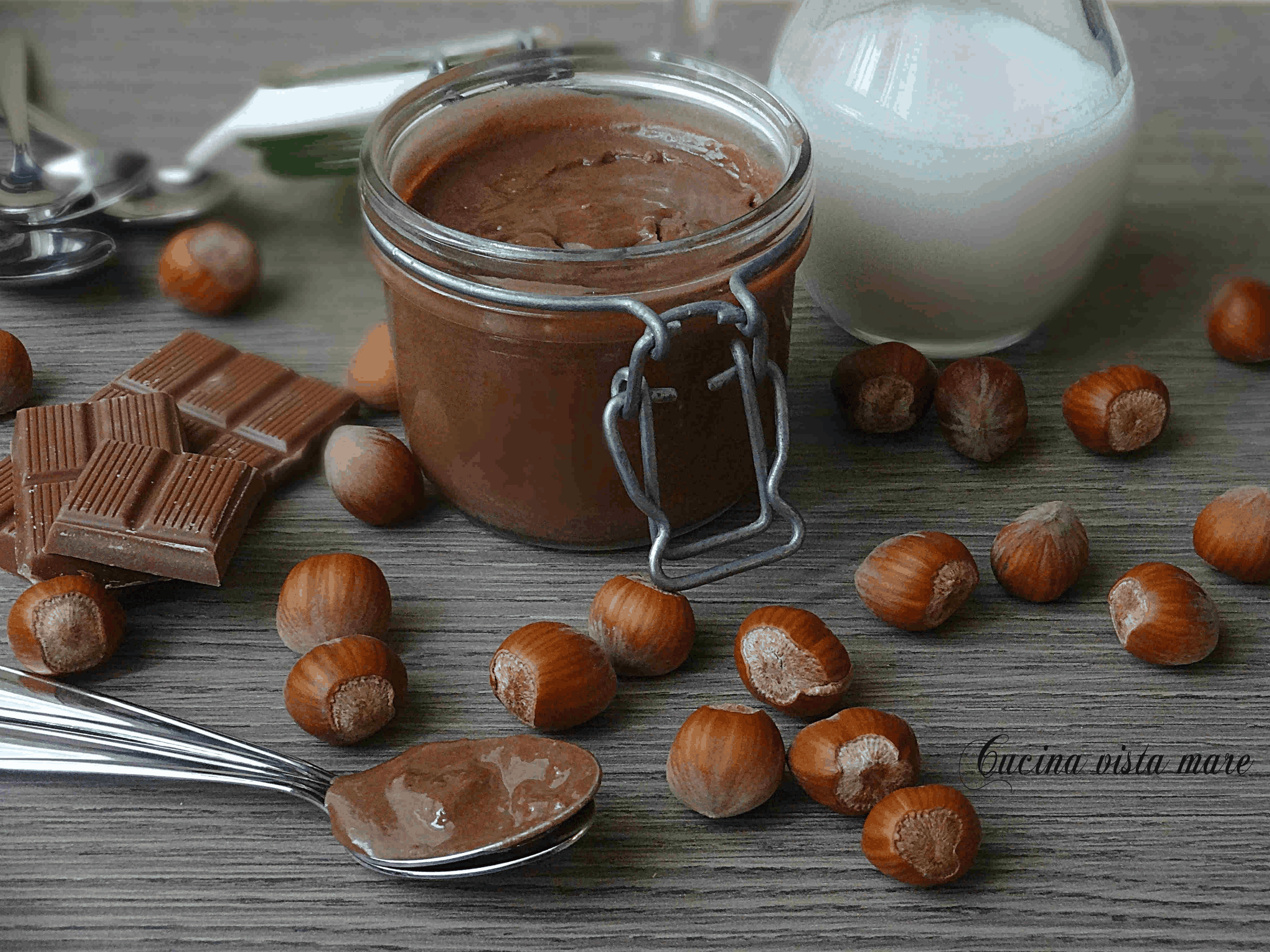 https://blog.giallozafferano.it/cucinavistamare/crema-gianduia-al-latte/ gianduia gianduja haselnuss milch schokolade italien süss dessert essen food