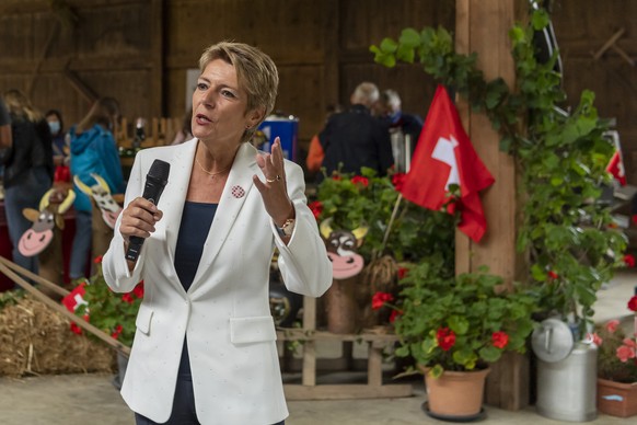 Bundesraetin Karin Keller-Sutter spricht am Nationalfeiertag an einem Bauernbrunch auf dem Fohrenhof in Kleinwangen, am Sonntag, 1. August 2021. (KEYSTONE/Georgios Kefalas)