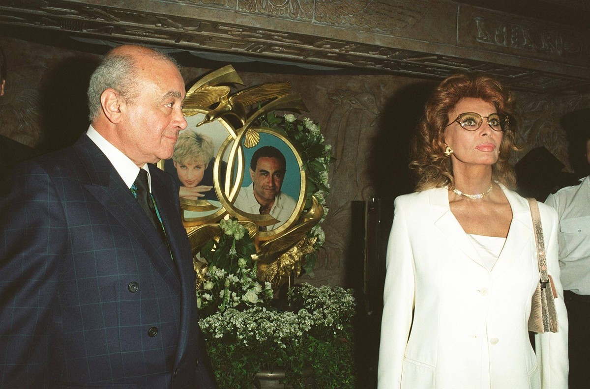 MOHAMED AL FAYED Egyptian Businessman Chairman of Harrods Department Store Also Chairman of Fulham FC With: SOPHIA LOREN Italian Actress Seen at the opening of the Harrods Summer Sale. COMPULSORY CRED ...