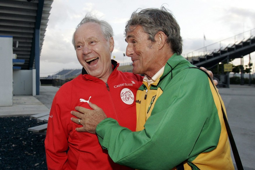 Köbi Kuhn und Bora Milutinovic: 1966 spielten sie in der Nationalliga A gegeneinander, 2007 trafen sie sich beim Testspiel zwischen der Schweiz und Jamaika wieder.