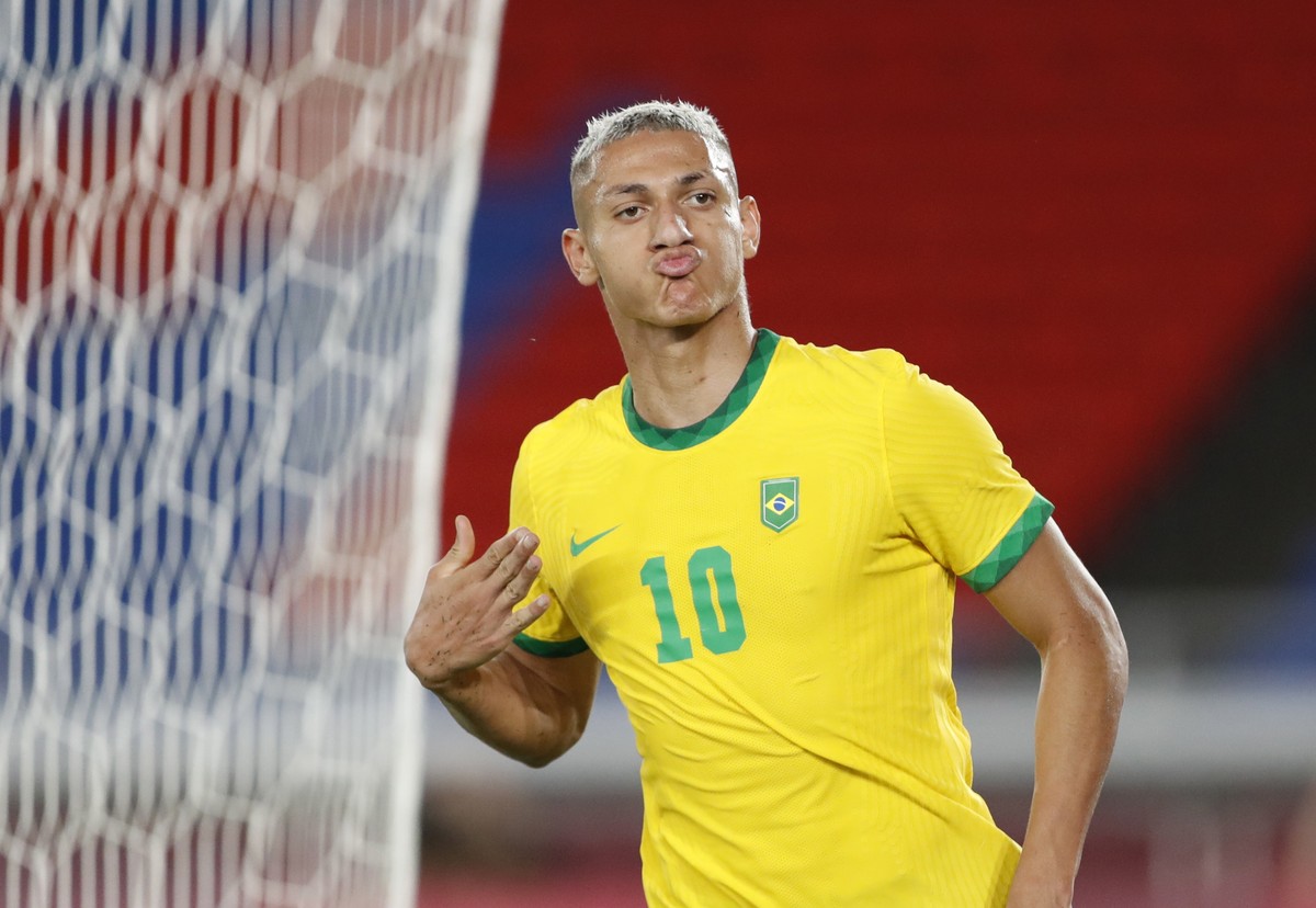 epa09358096 Richarlison of Brazil celebrates his scoring (3-0 )during the men's soccer group stage match between Germany and Brazil at the Tokyo 2020 Olympic Games in Yokohama, Japan, 22 July 202 ...