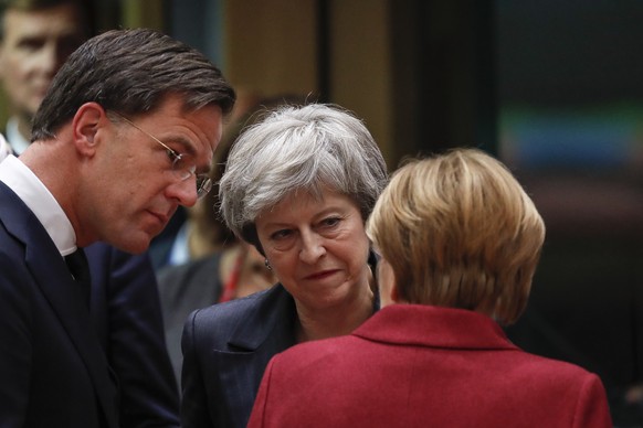 epa07228537 (L-R) Dutch Prime Minister Mark Rutte, Britain&#039;s Prime Minister Theresa May and German Federal Chancellor Angela Merkel chat at the start of the European Council in Brussels, Belgium, ...