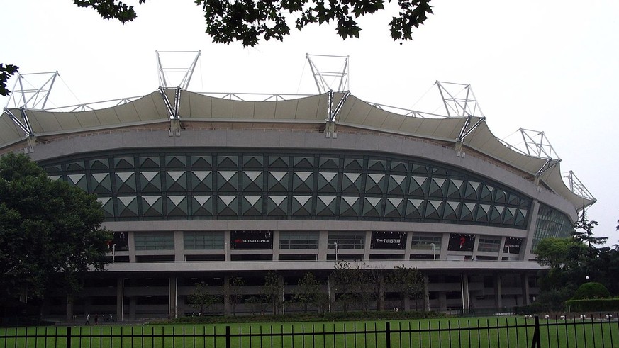 Das Hongkou-Stadion aus dem angrenzenden Lu-Xun-Park gesehen.