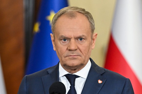 epa11712271 Polish Prime Minister Donald Tusk attends a press conference at the Chancellery of the Prime Minister in Warsaw, 09 November 2024. The Civic Platform party board on 09 November decided to  ...