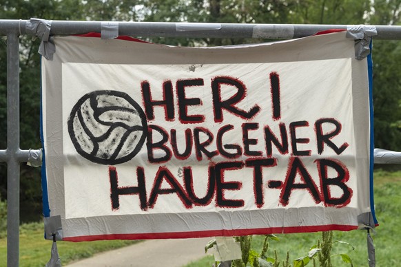 A banner with an inscription inviting FC Basel&#039;s CEO Roland Heri and President Bernhard Burgener to leave hangs on a railing in front of the stadium in Basel, Switzerland, on Wednesday, September ...