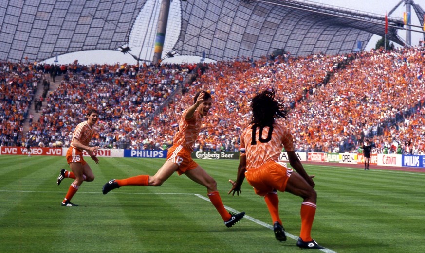 Marco Van Basten, at center, of the Netherlands soccer team celebrate with teammate Ruud Gullit, right, after scoring the winning goal during the final game of the European soccer Championships, on Ju ...