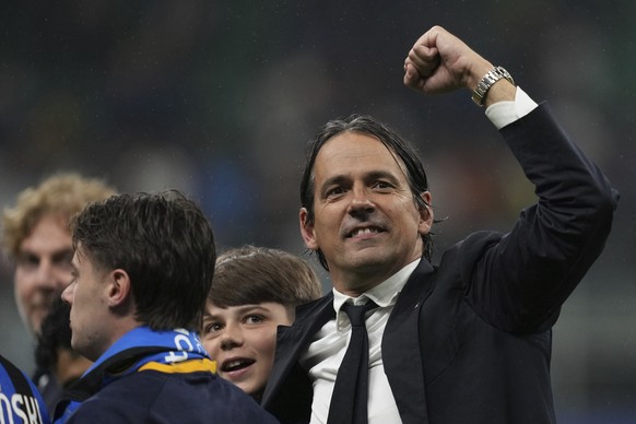Inter Milan&#039;s head coach Simone Inzaghi celebrates after the Champions League semifinal second leg soccer match between Inter Milan and Barcelona at San Siro stadium in Milan , Italy, Tuesday, Ma ...