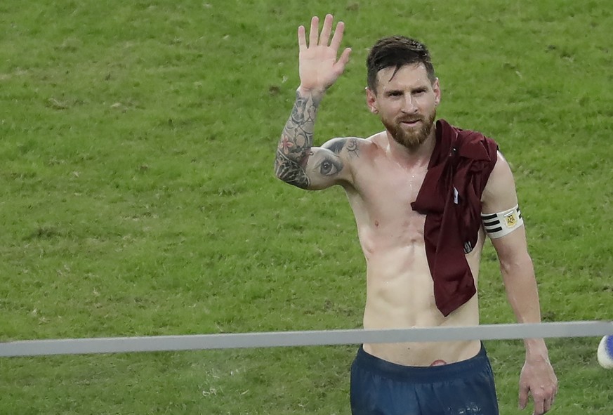 Argentina&#039;s Lionel Messi waves to fans at the end of a Copa America quarterfinal soccer match against Venezuela at the Maracana stadium in Rio de Janeiro, Brazil, Friday, June 28, 2019.Argentina  ...
