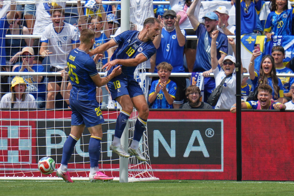 Bosnia's Nikola Katic (18) is congratulated by teammate Jovo Lukic (25) after scoring during the first half of an international friendly soccer match against Panama Saturday, June 6, 2026, in St. ...