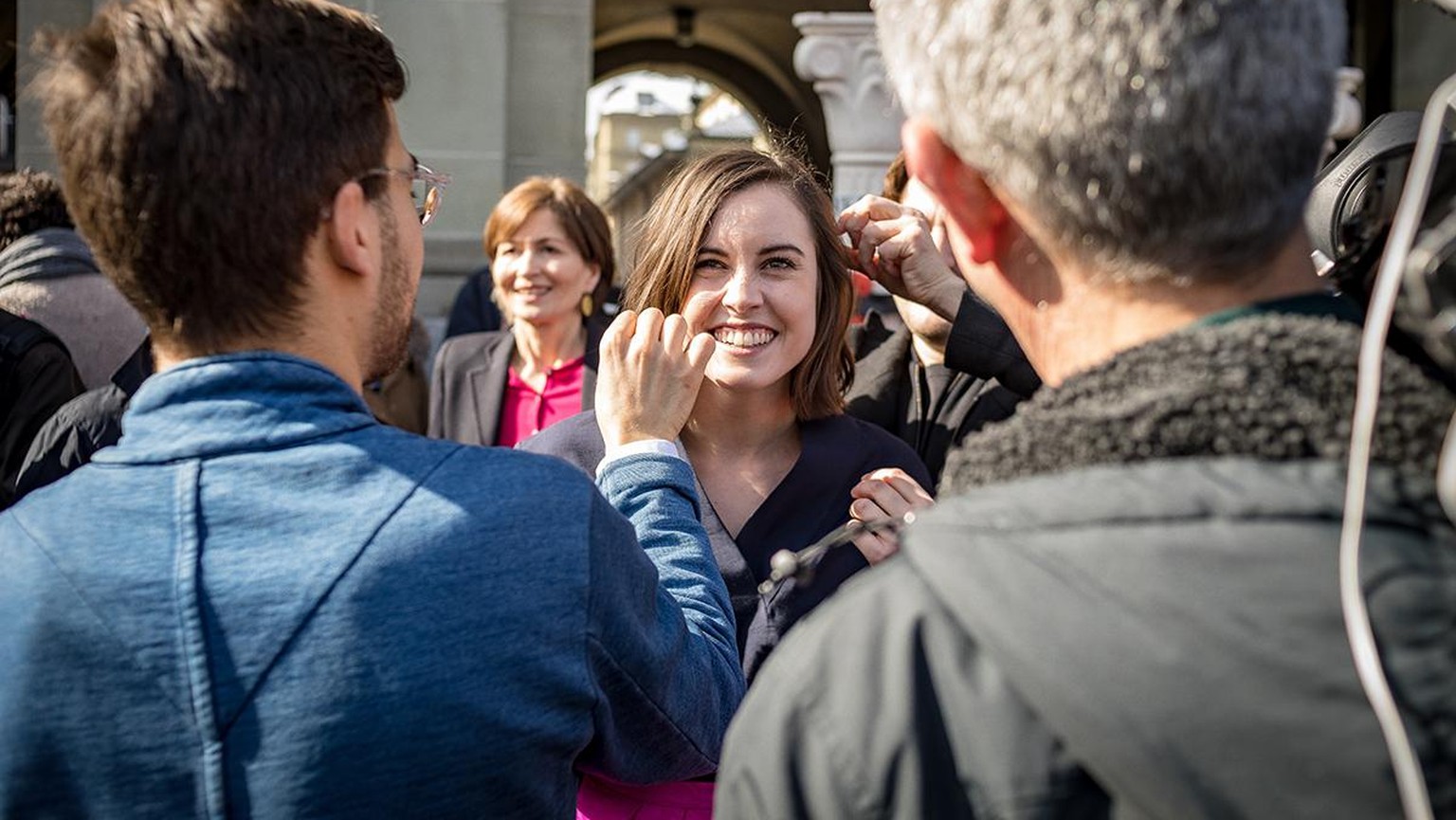 Deutsch: Laura Zimmermann, Co-Präsidentin Operation Libero, gibt ein Interview zur No-Billag-Abstimmung