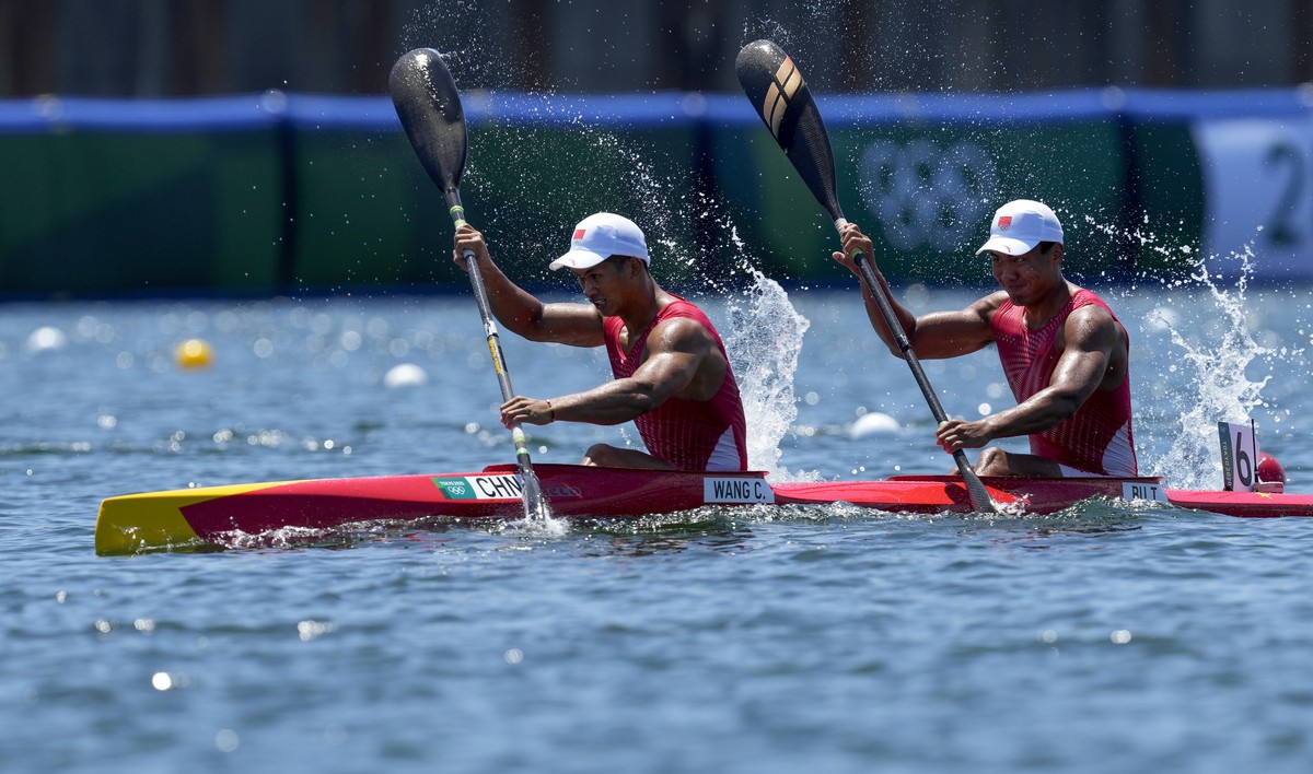 Bu Tingkai and Wang Congkang of China compete in the men's kayak double 1000m heat at the 2020 Summer Olympics, Wednesday, Aug. 4, 2021, in Tokyo, Japan. (AP Photo/Darron Cummings)