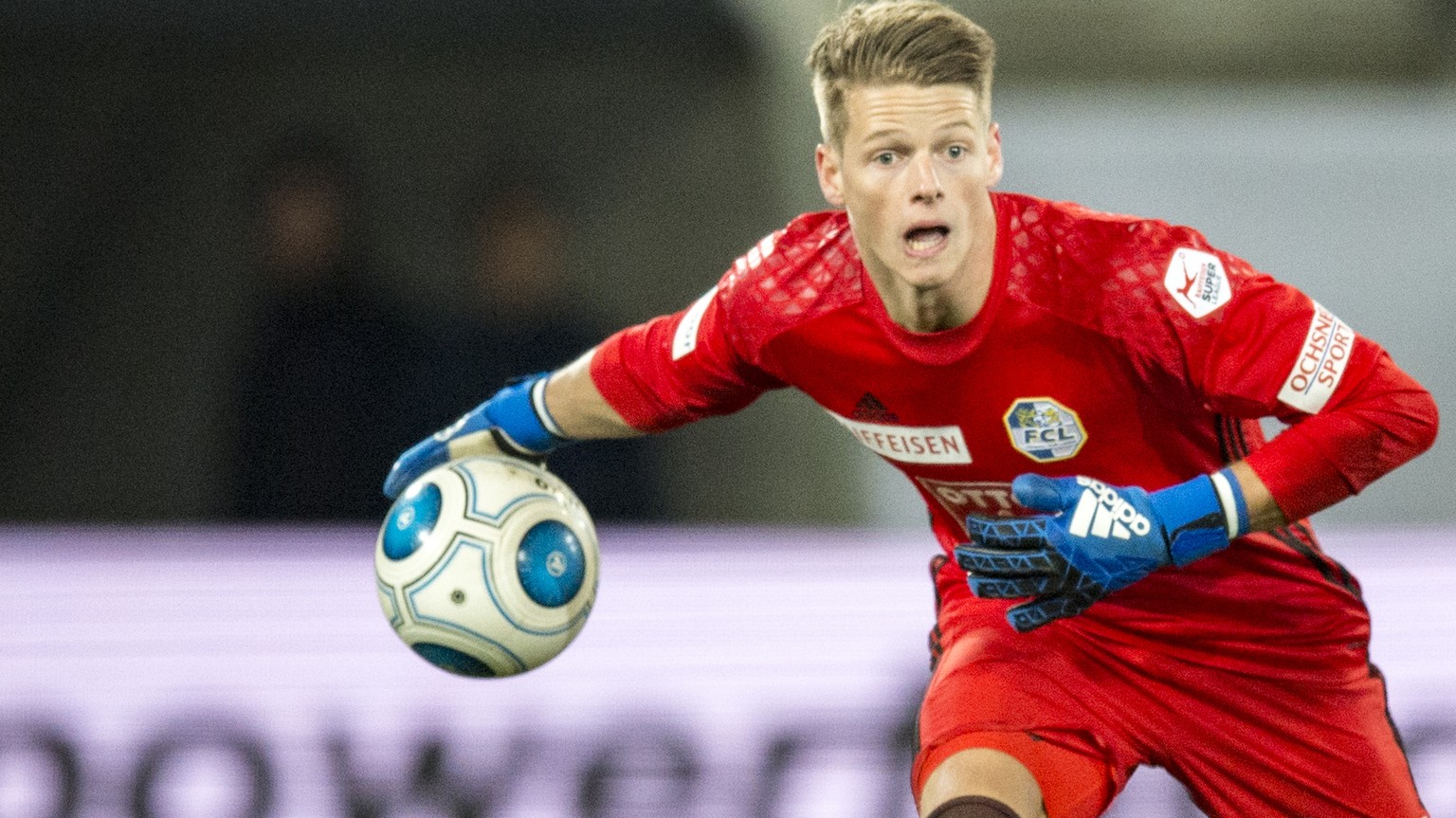 ARCHIVBILD ZUM WECHSEL VON JONAS OMLIN ZUM FC BASEL, AM DIENSTAG, 12. JUNI 2018 - Der Luzerner Torhueter Jonas Omlin im Fussball Meisterschaftsspiel der Super League zwischen dem FC St.Gallen und dem  ...