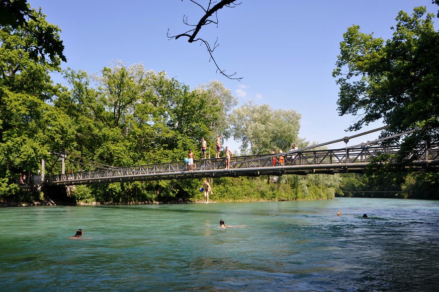 Sprung vom Schönausteg.