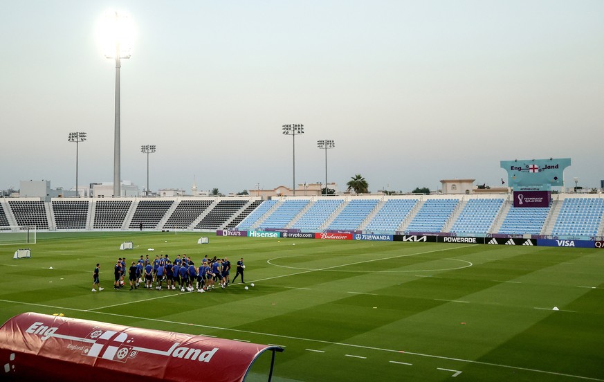 epa10308515 England players during a training session of the English national soccer team in Doha, Qatar, 16 November 2022. England will play their first group B match at the FIFA World Cup against Ir ...