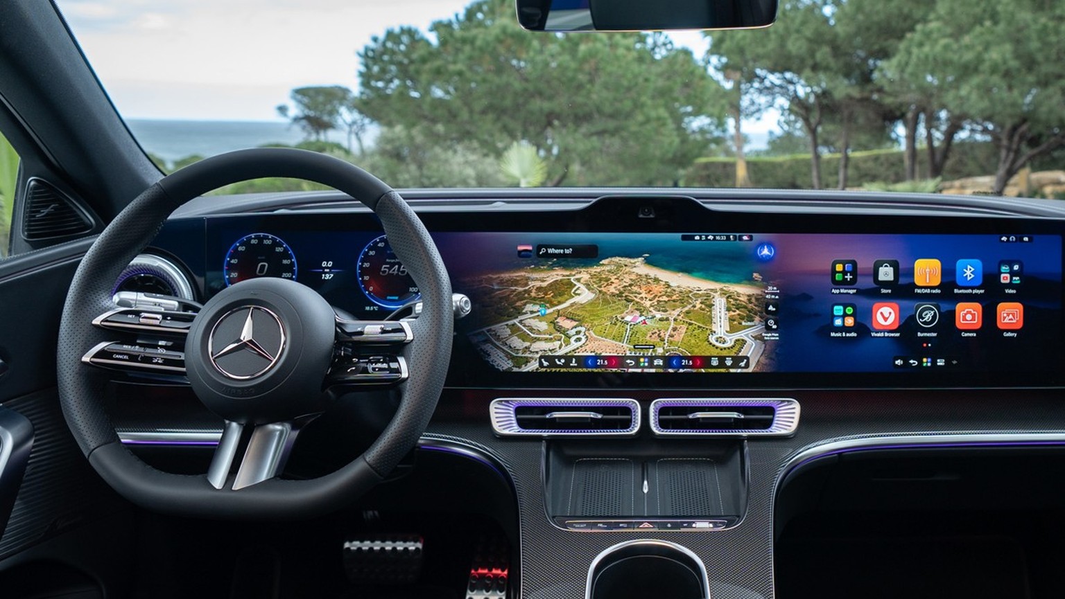 Der neue Mercedes-Benz C 400 4MATIC elektrisch. Energieverbrauch kombiniert: 18,6-14,2 kWh/100 km | CO₂-Emissionen kombiniert: 0 g/km | CO₂-Klasse: A [1] Exterieur: AMG Line Plus; lavender silver ...