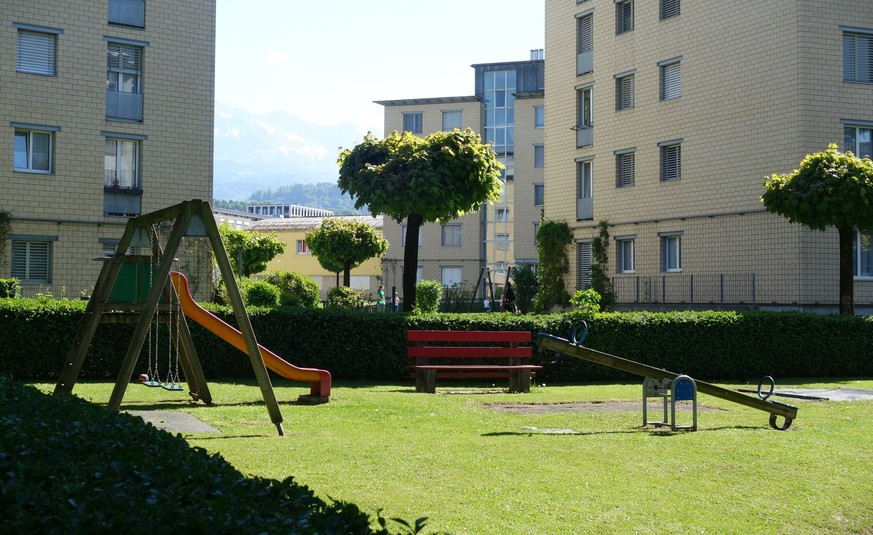 Die Gemeinde Emmen im Kanton Luzern lebt das, wovor die SVP im Abstimmungskampf zur Initiative Keine 10-Millionen-Schweiz warnt: Sie wächst, sie verdichtet und beherbergt besonders viele Ausländerinne ...