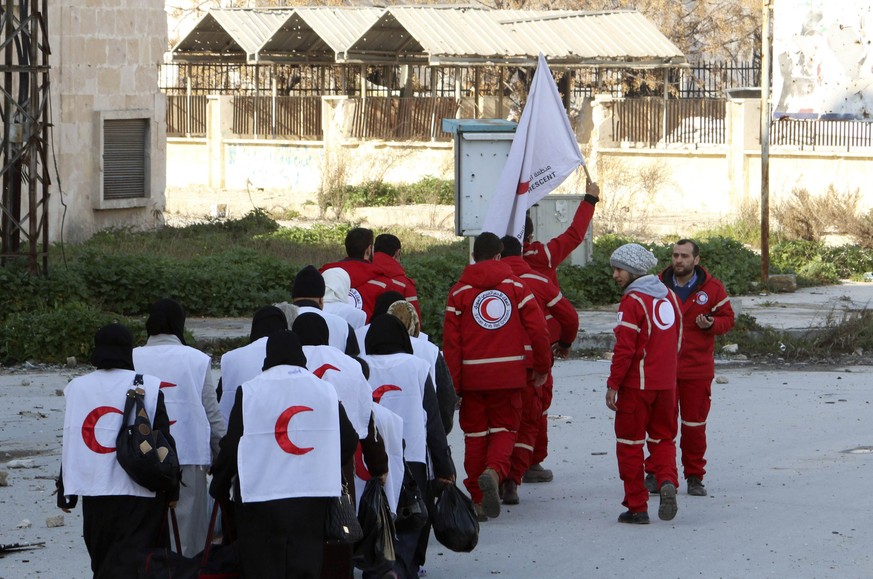 Humanitäre Hilfe in Aleppo mit der weissen Flagge.