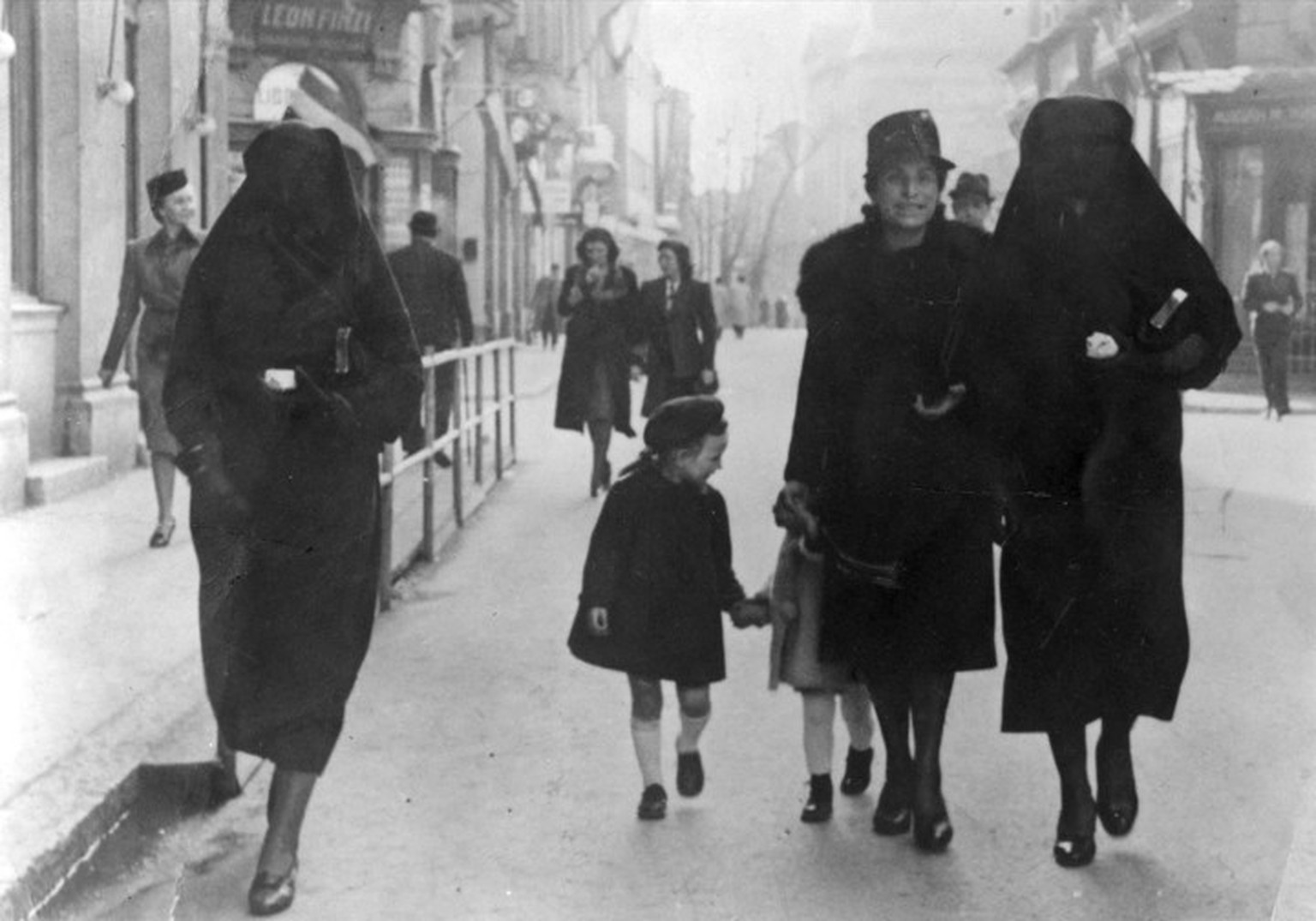 Rifka Kabiljo, children and Zeineba Hardaga (right) walking in in Sarajevo. Yad Vashem Collection

A Muslim woman covers the yellow star of her Jewish neighbour with her veil to protect her, Sarajevo, ...