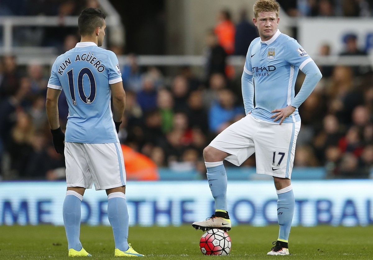 Seit Kevin de Bruyne (r.) zurück ist, trifft auch Kun Agüero wieder.