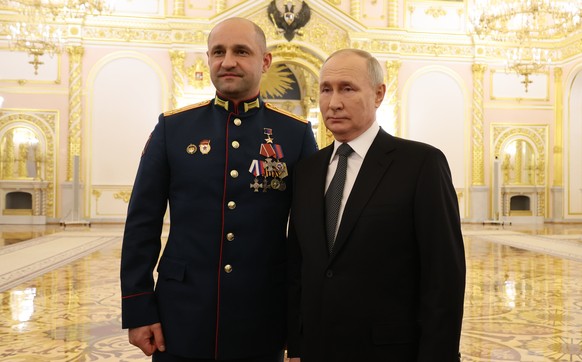 epa11017571 Russian President Vladimir Putin (L) and Donetsk People&#039;s Republic People&#039;s Council Speaker Artyom Zhoga pose for a photo after a ceremony to present Gold Star medals to Heroes o ...